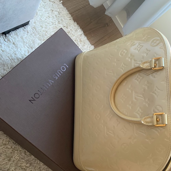LV Alma GM Monogram Vernis Blanc Coral Handbag - Picture 2 of 8